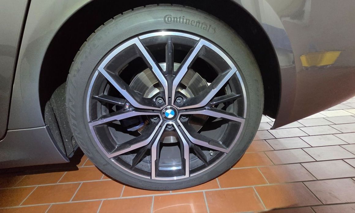 BMW 5-Series 2023