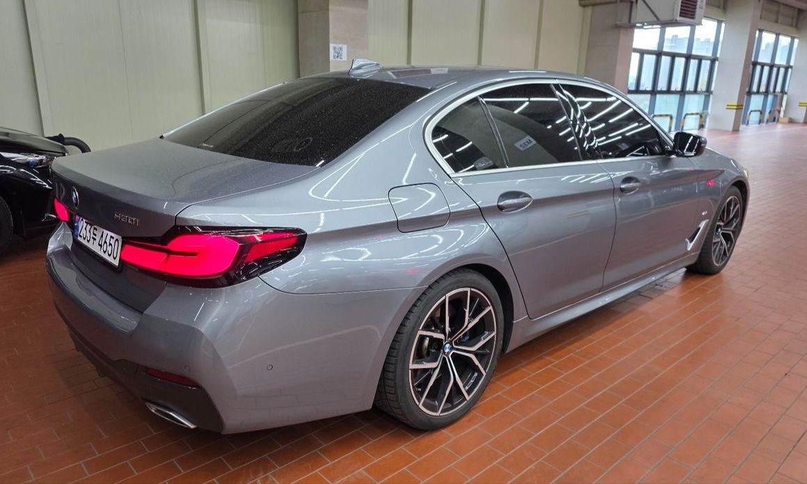 BMW 5-Series 2023