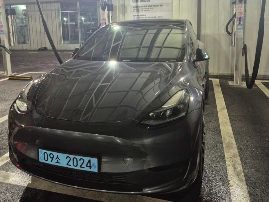 Tesla Model Y 2024