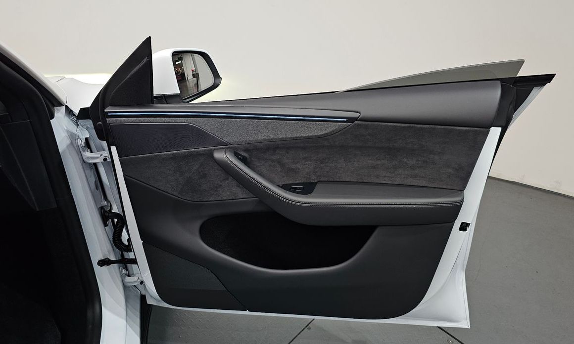 Tesla Model Y 2026