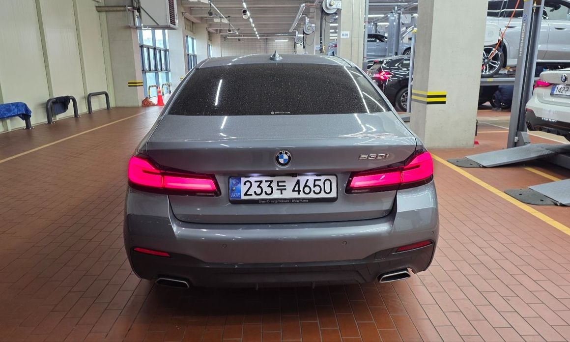 BMW 5-Series 2023