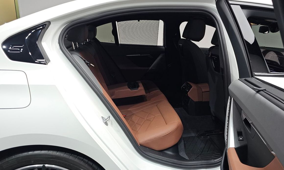 BMW 5-Series 2025