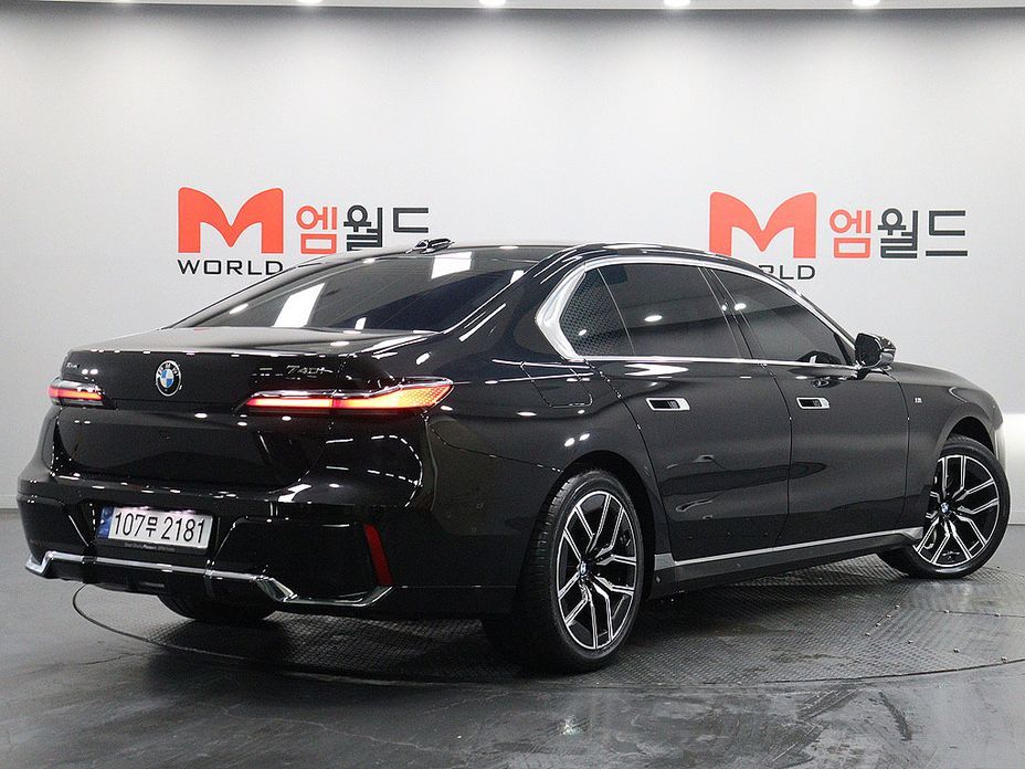 BMW 7-Series 2024