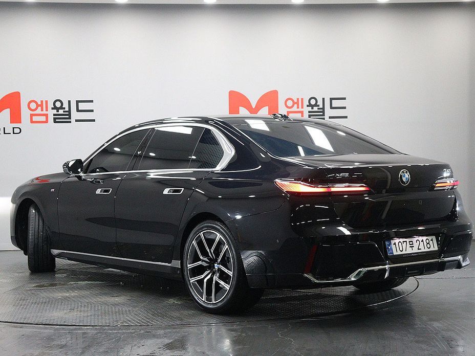 BMW 7-Series 2024