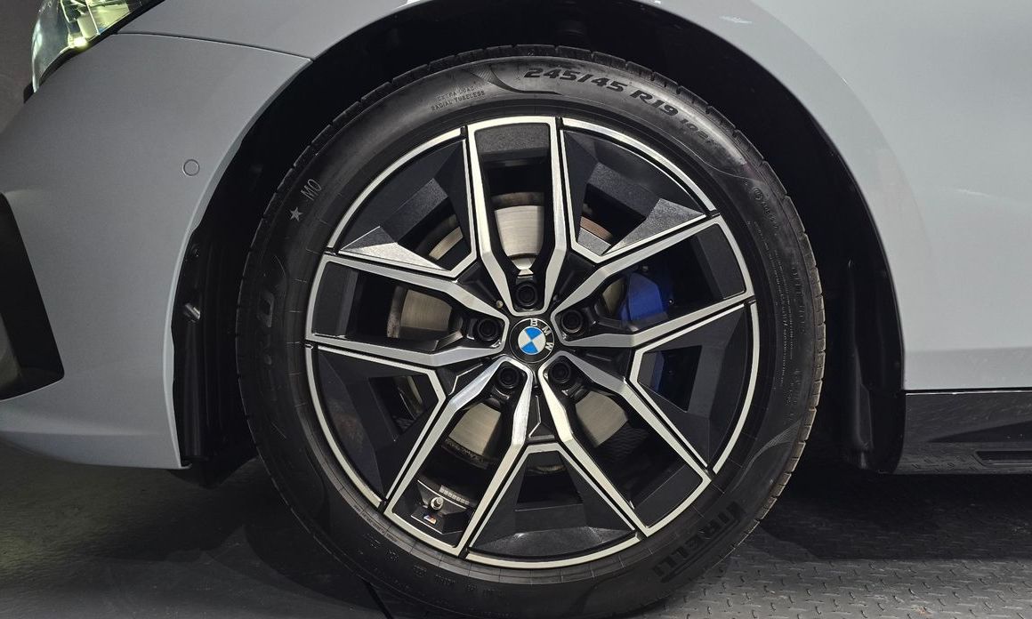 BMW 5-Series 2025