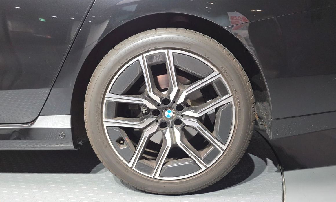 BMW 7-Series 2024