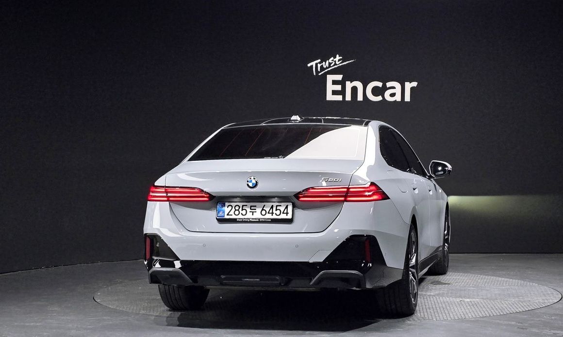 BMW 5-Series 2025