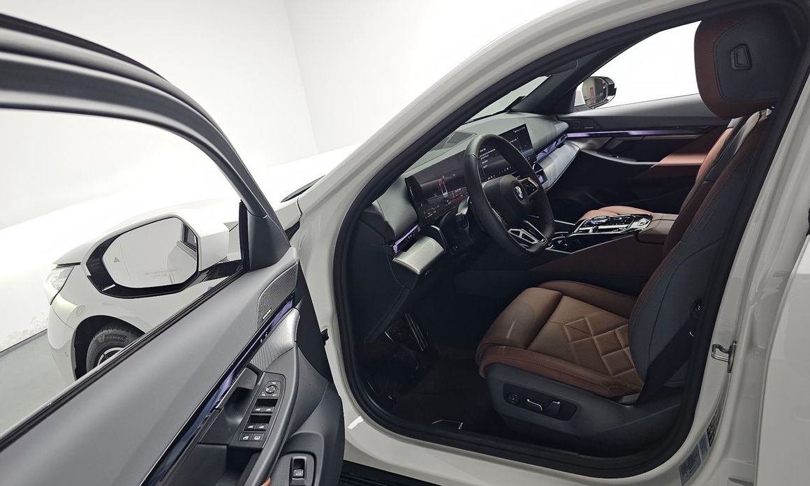 BMW 5-Series 2025