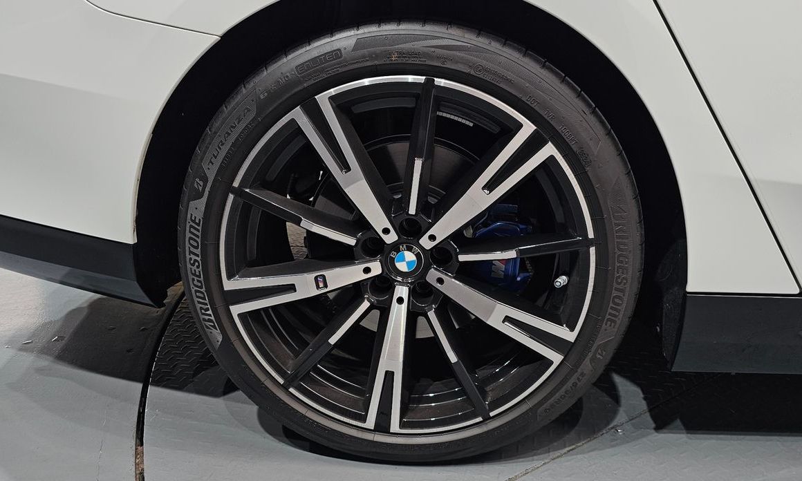 BMW 5-Series 2025