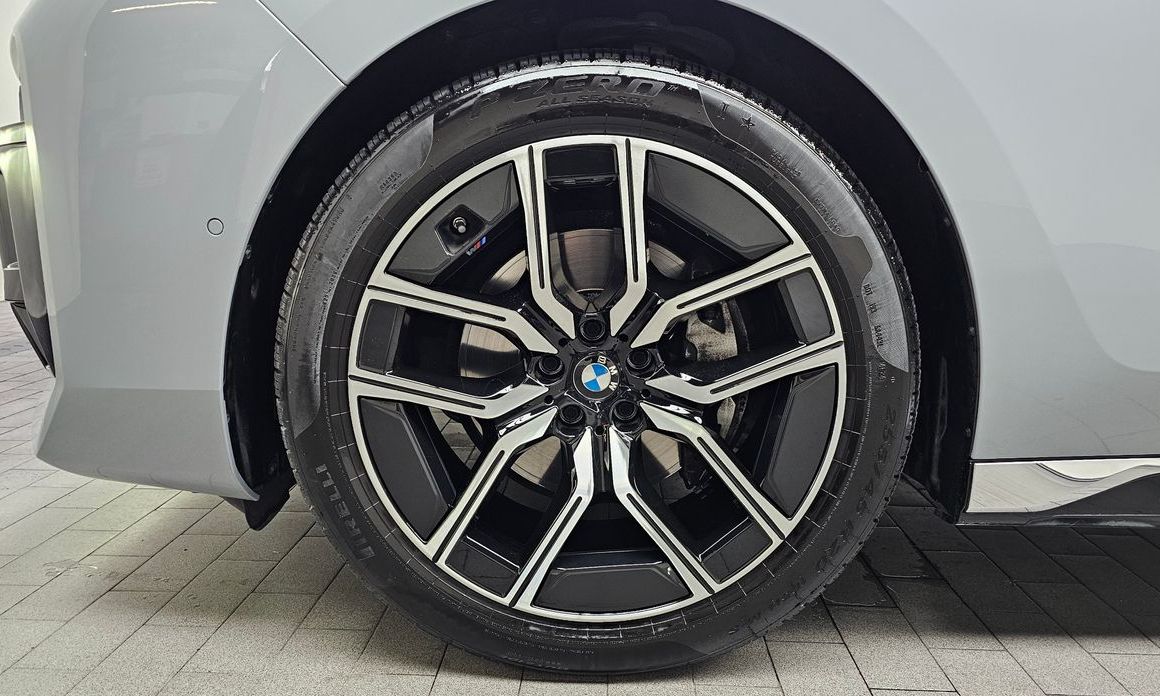 BMW 7-Series 2024