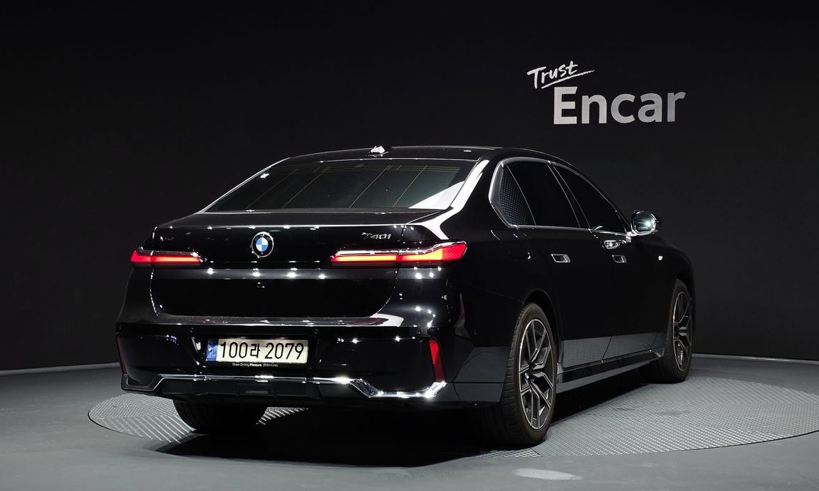 BMW 7-Series 2024