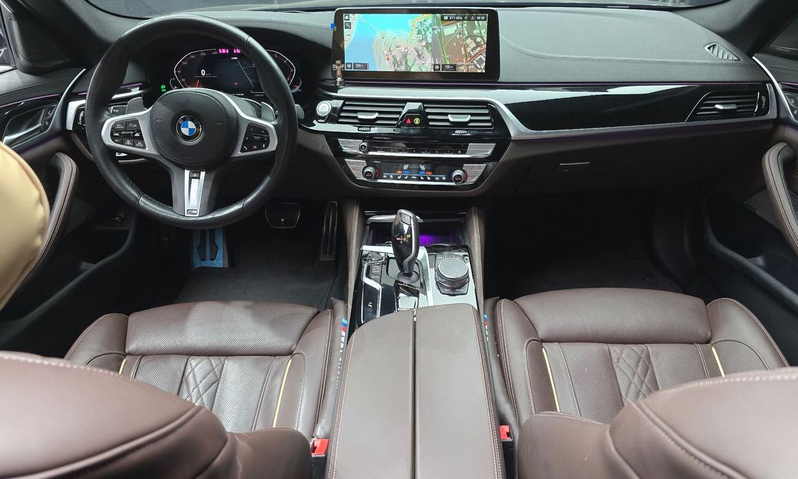 BMW 5-Series 2023