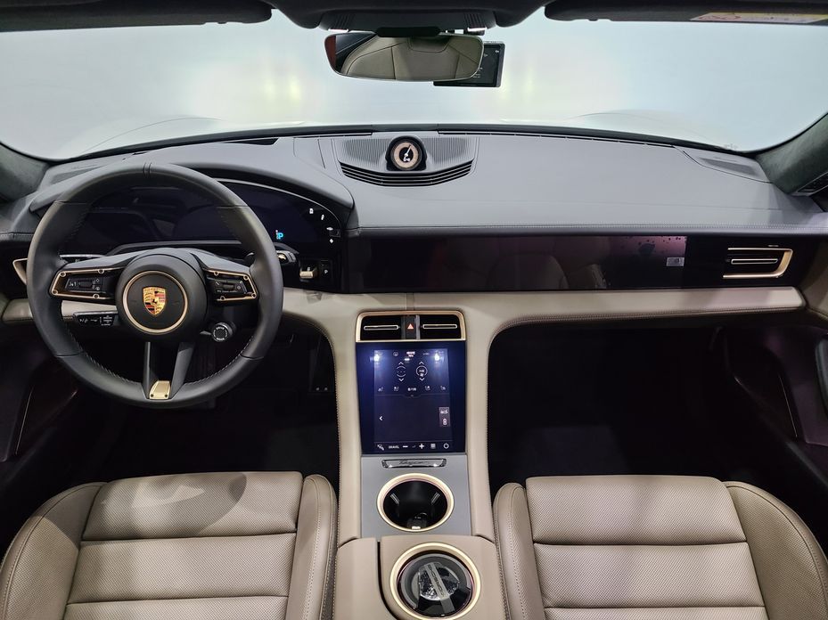 Porsche Taycan 2024