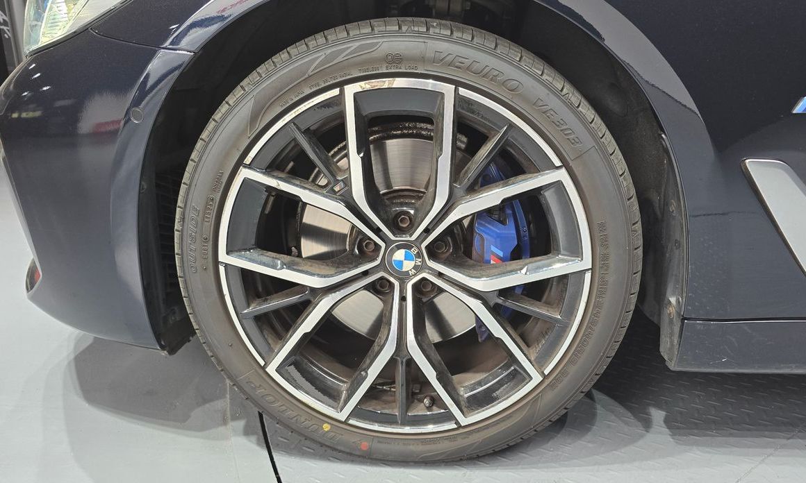 BMW 5-Series 2023
