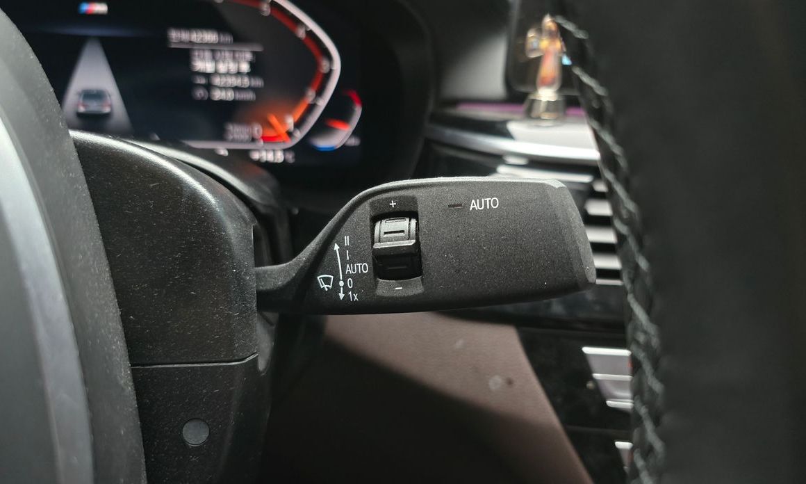 BMW 5-Series 2023