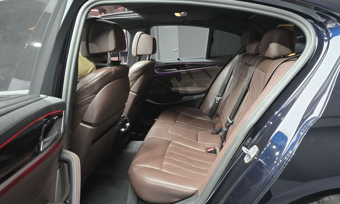 BMW 5-Series 2023