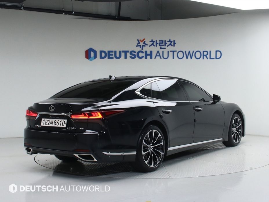 Lexus LS 2021