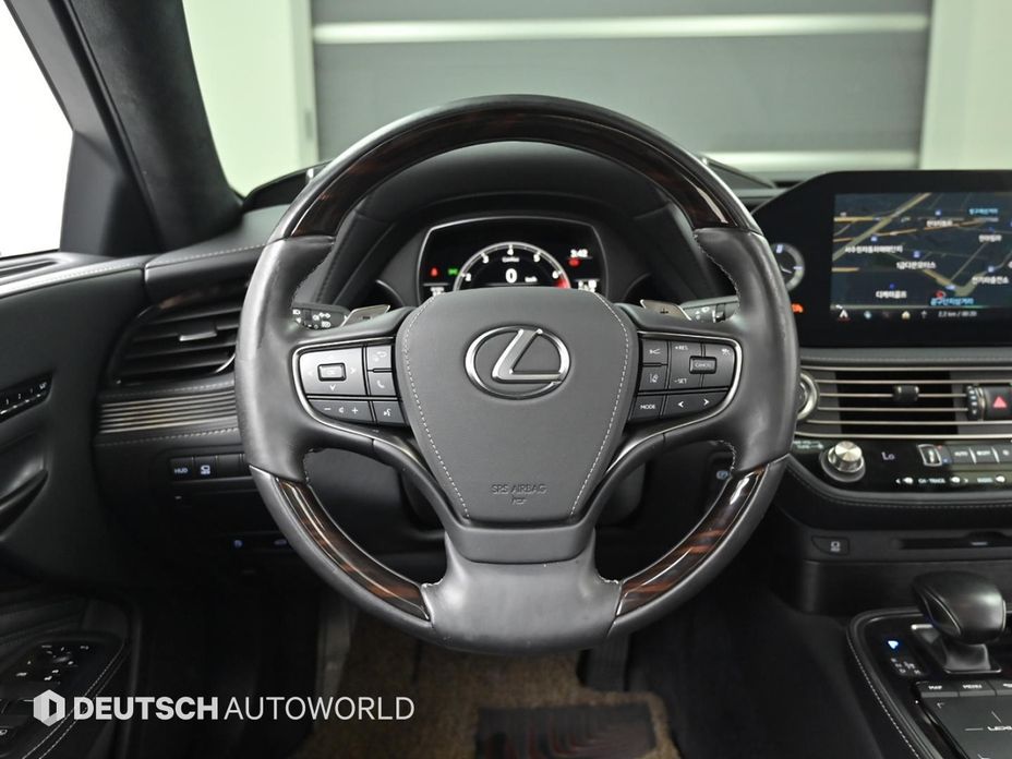 Lexus LS 2021