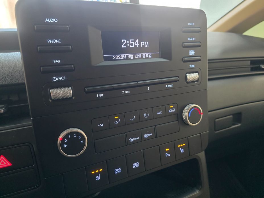 Hyundai Staria 2025
