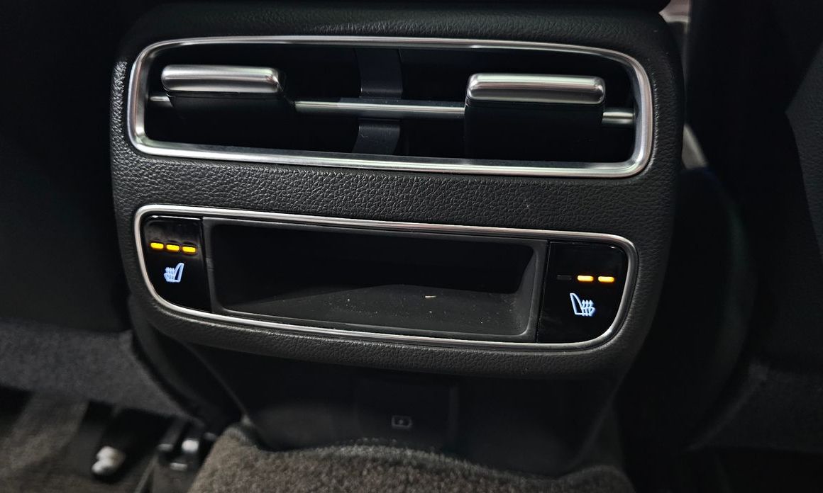 Genesis GV70 2025