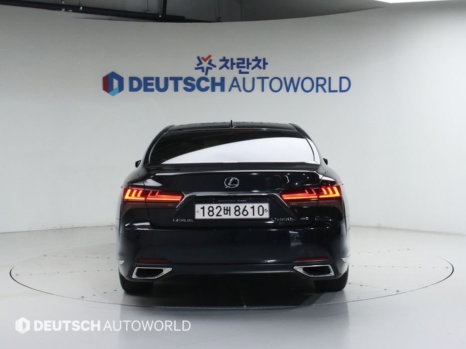 Lexus LS 2021