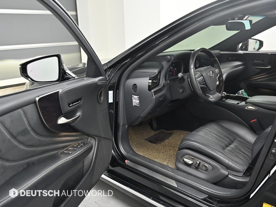 Lexus LS 2021