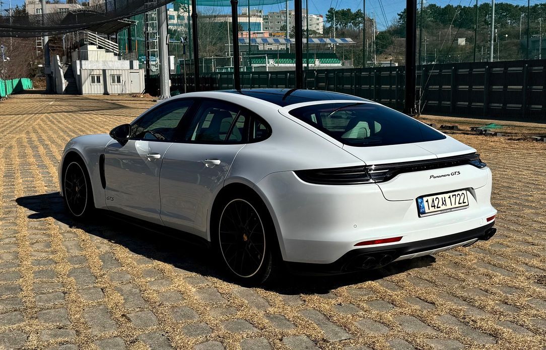 Porsche Panamera 2022