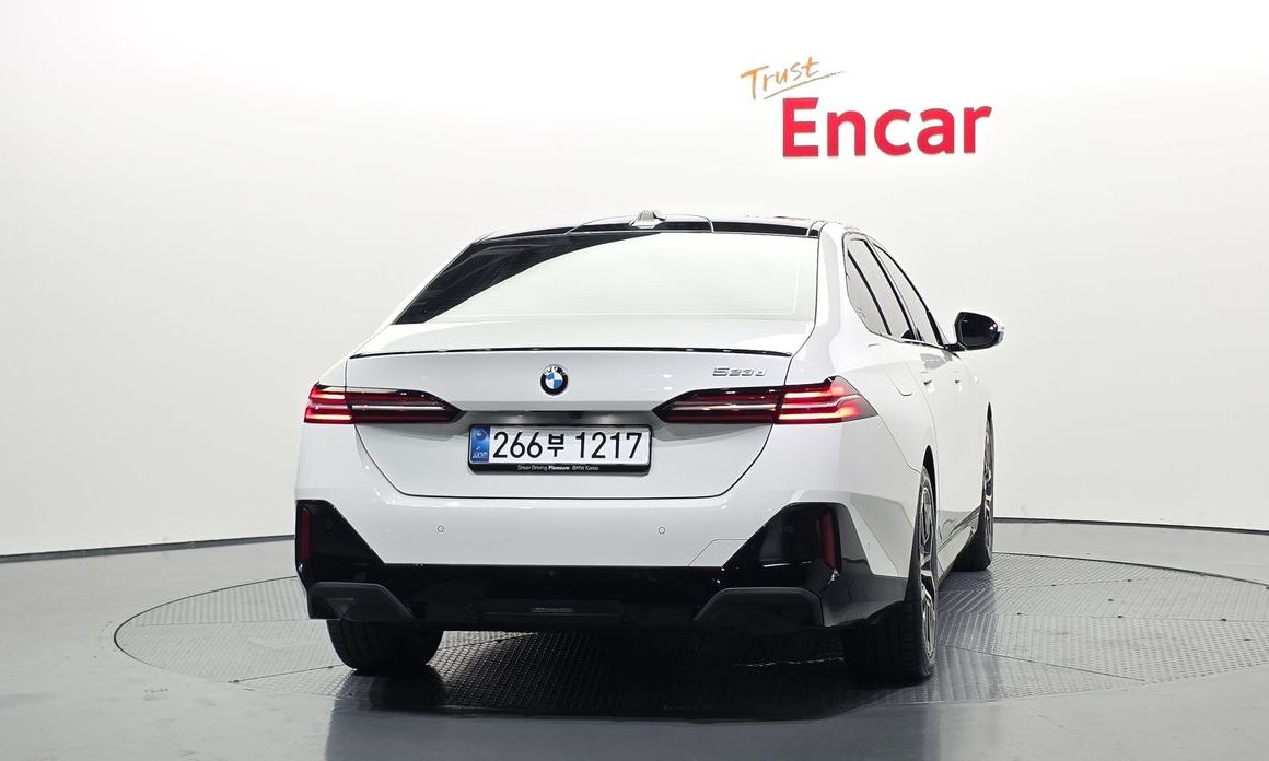BMW 5-Series 2025