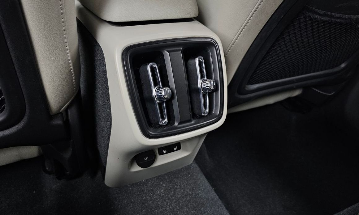 Volvo XC40 2023