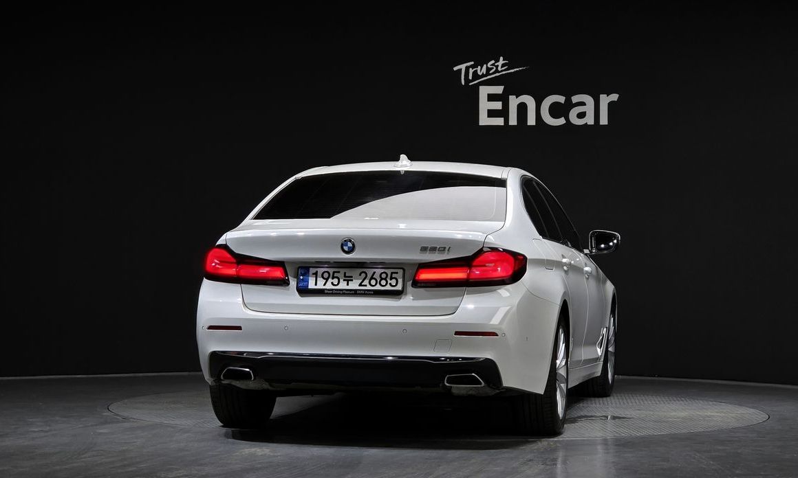 BMW 5-Series 2023