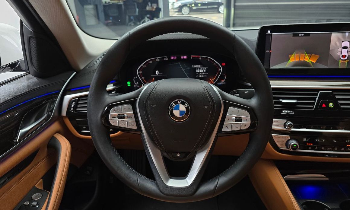 BMW 5-Series 2023