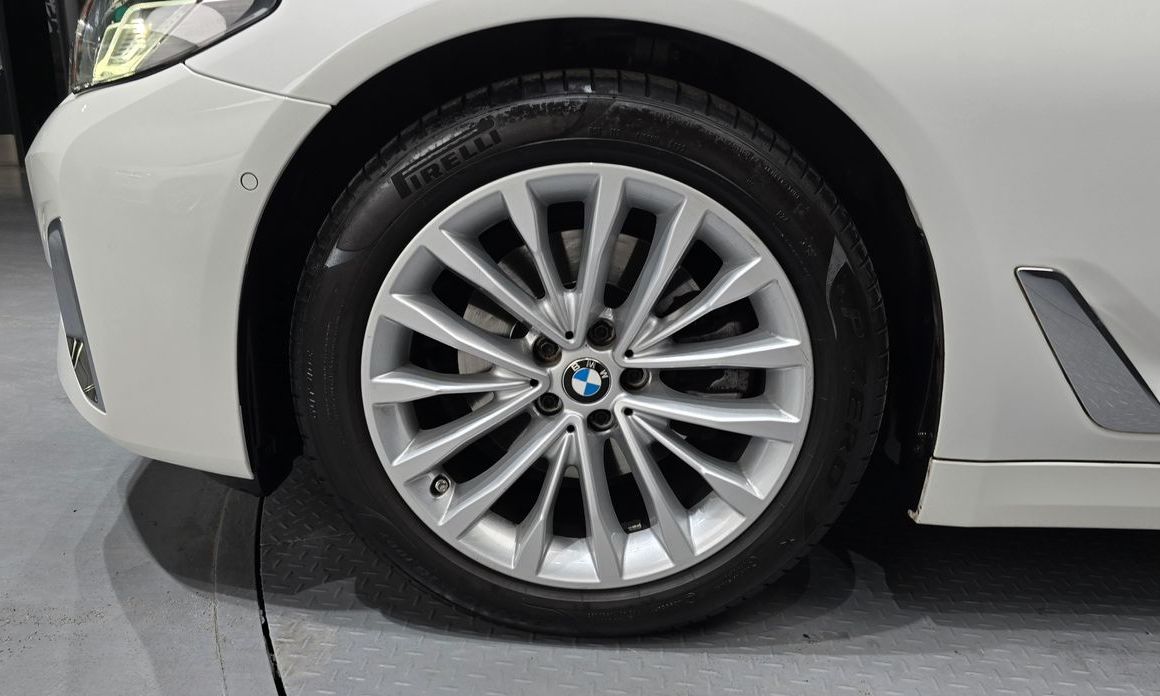 BMW 5-Series 2023