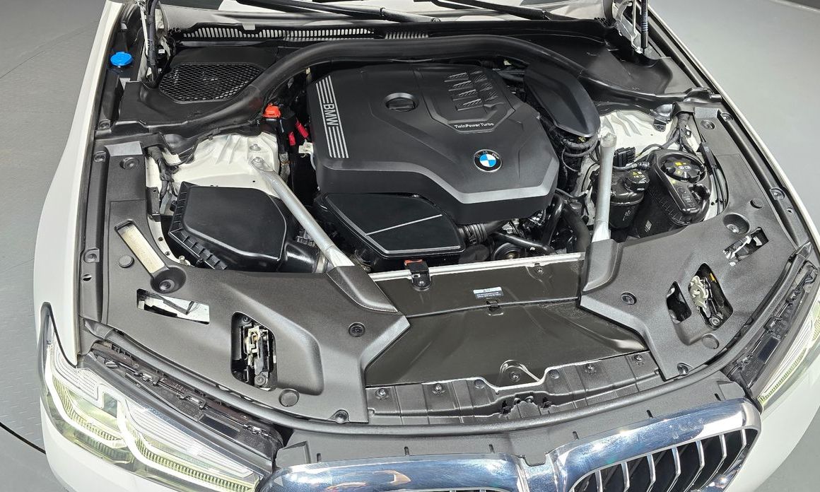 BMW 5-Series 2023