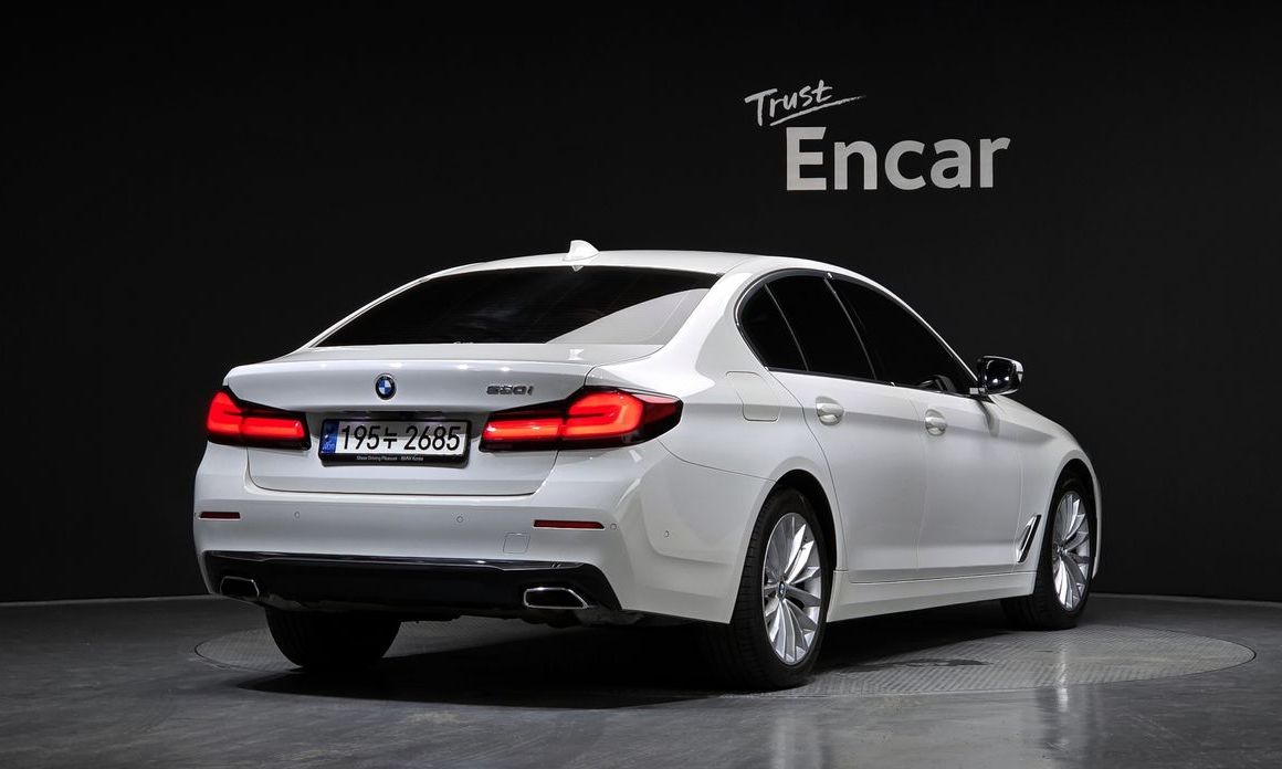 BMW 5-Series 2023