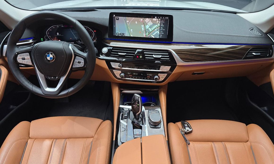 BMW 5-Series 2023