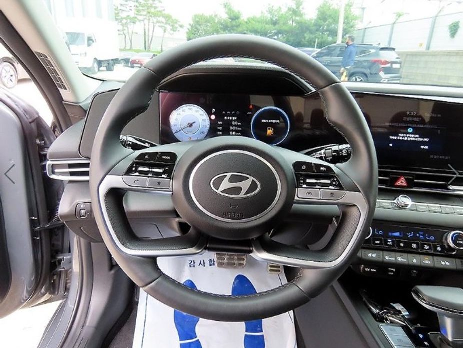 Hyundai AVANTE 2025