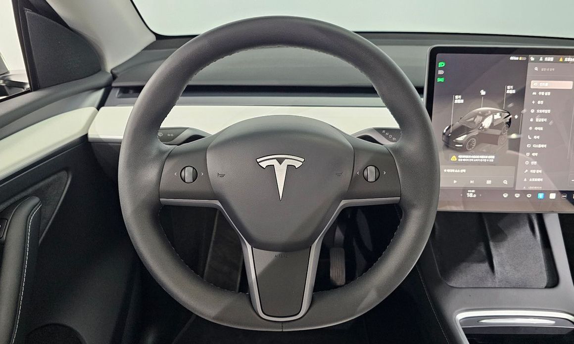 Tesla Model Y 2024