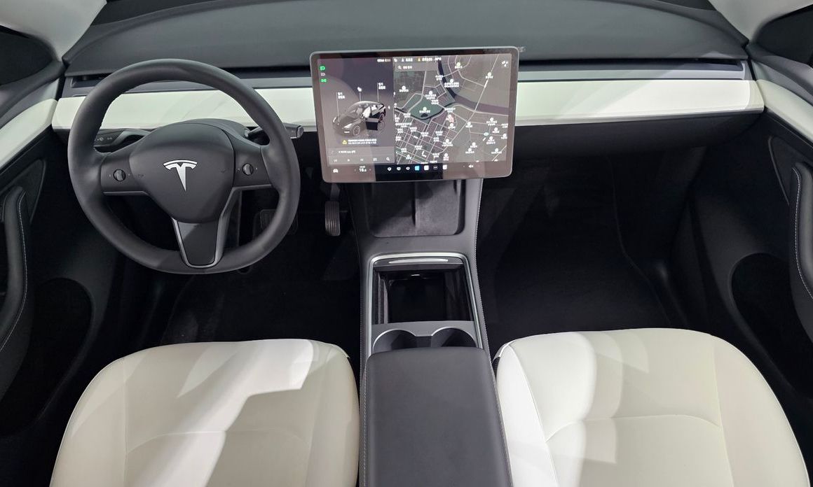 Tesla Model Y 2024