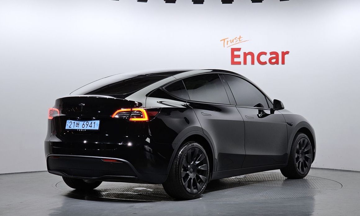Tesla Model Y 2024