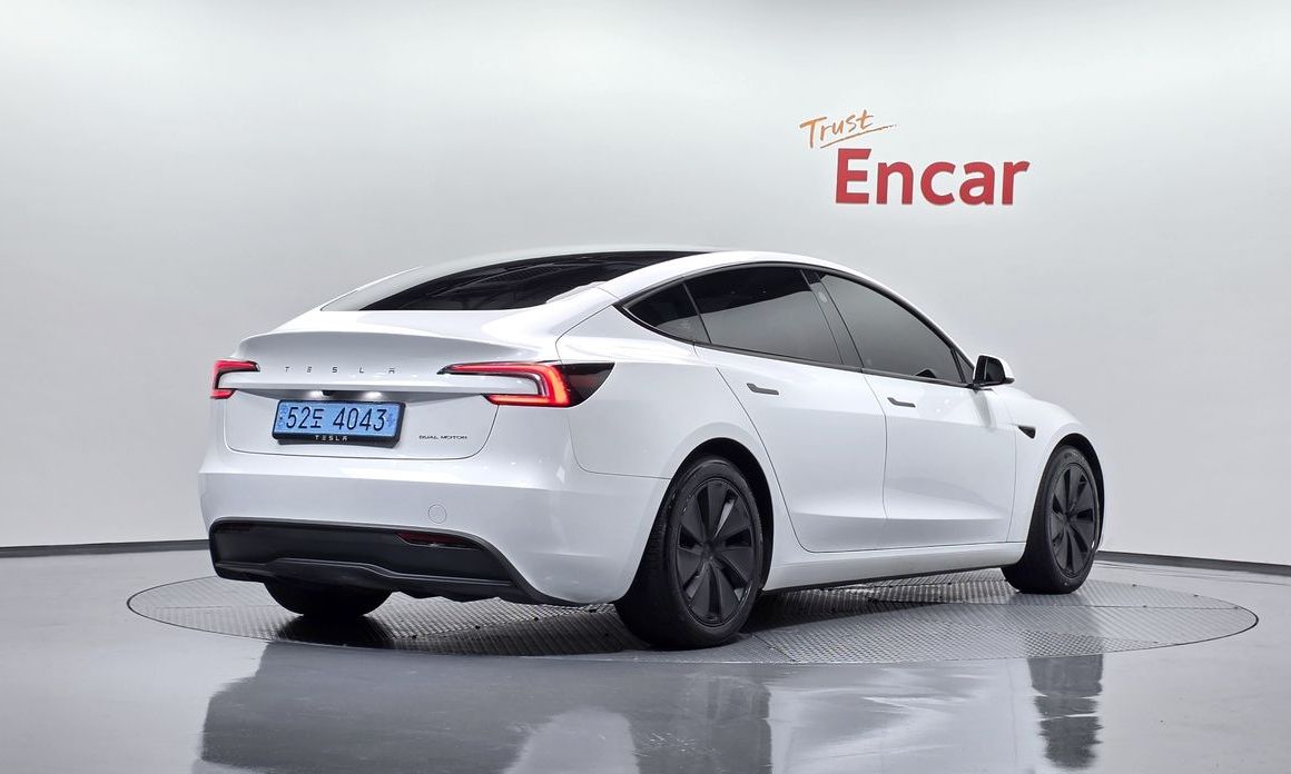 Tesla Model 3 2024