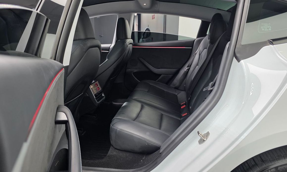 Tesla Model 3 2024
