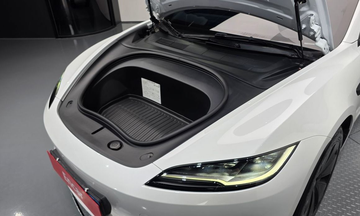 Tesla Model 3 2024
