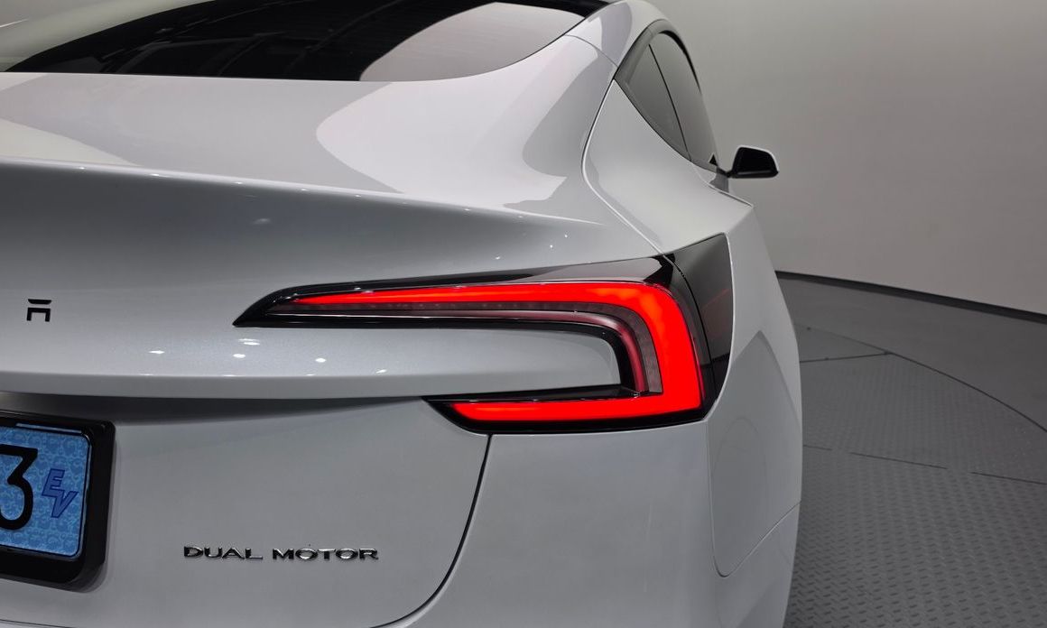 Tesla Model 3 2024