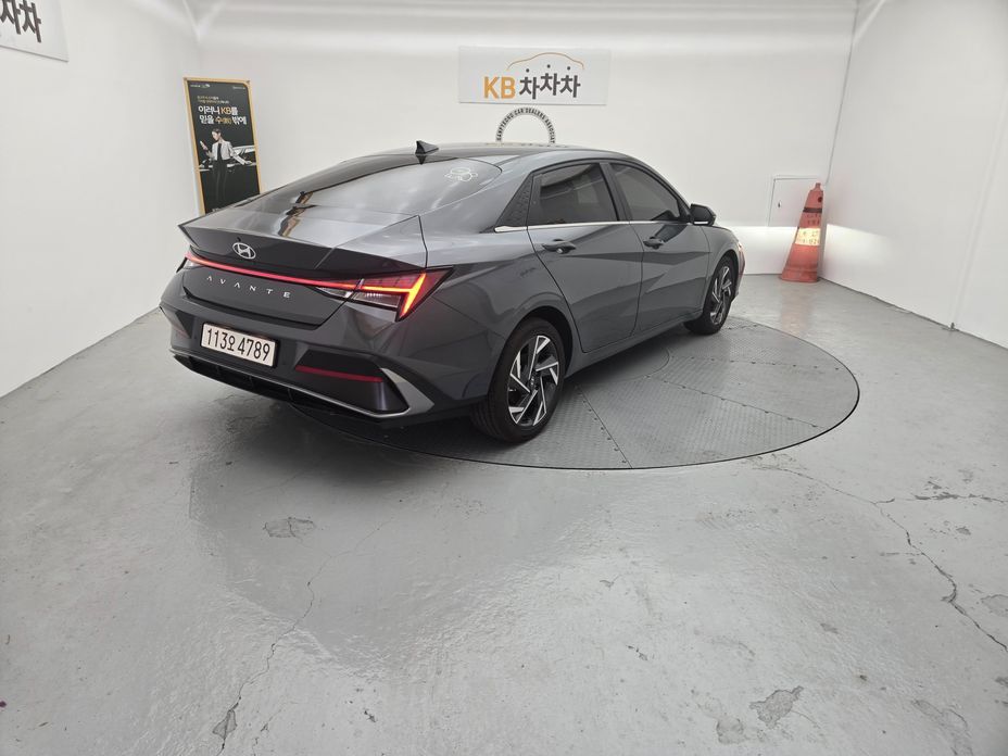 Hyundai AVANTE 2025