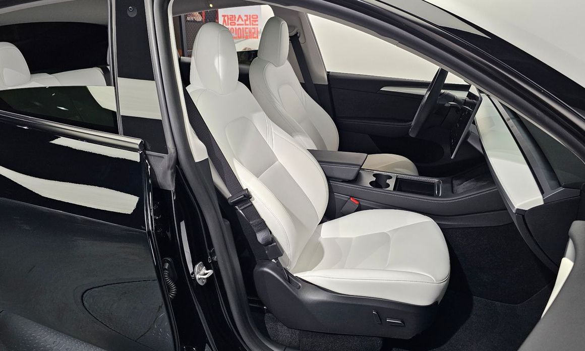 Tesla Model Y 2024