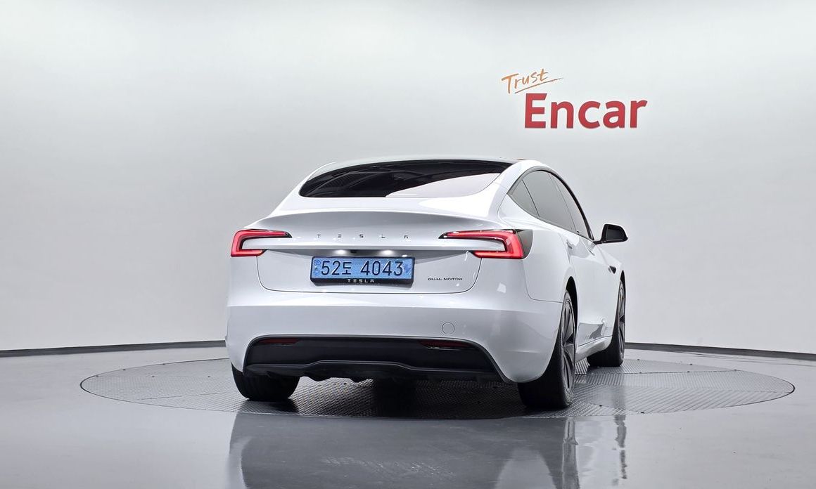 Tesla Model 3 2024
