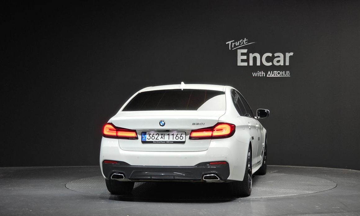 BMW 5-Series 2023