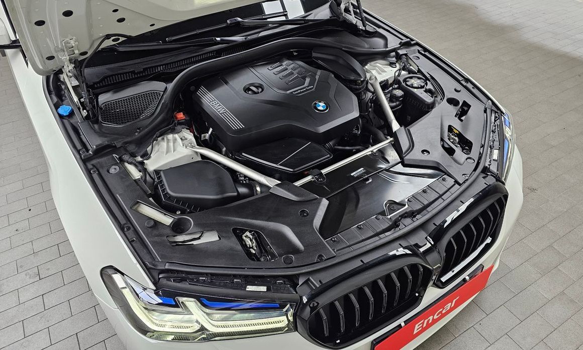 BMW 5-Series 2023