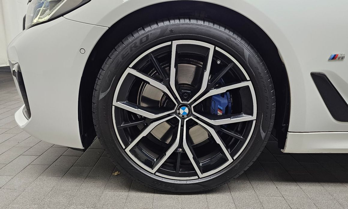 BMW 5-Series 2023