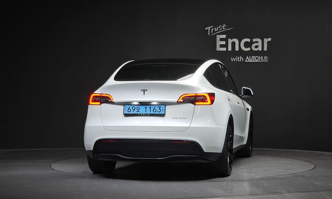 Tesla Model Y 2024